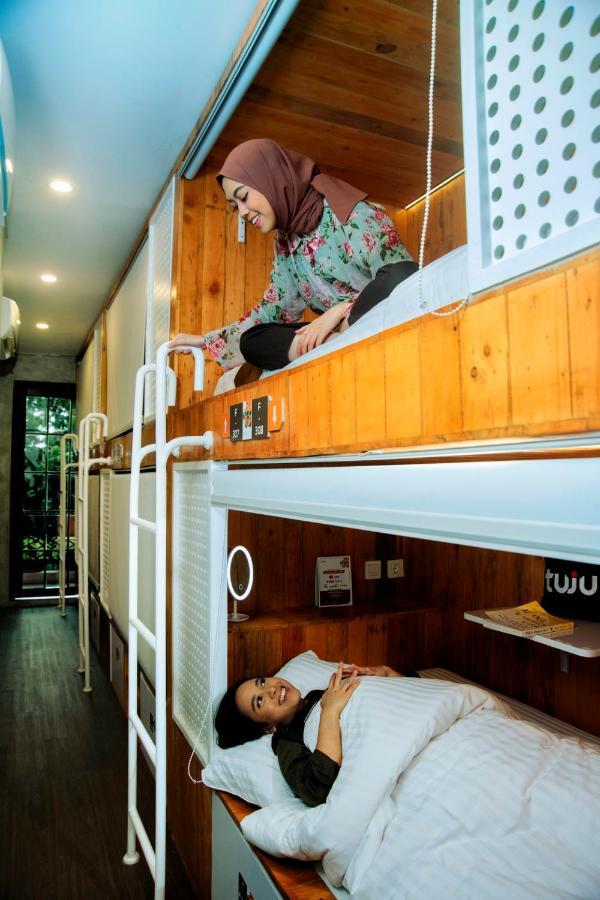 Tuju Arteri Pods Hostel Jakarta Bagian luar foto
